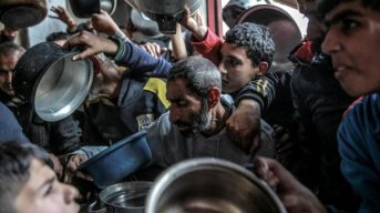 El hambre agobia a los palestinos y la ofensiva israelí dejó casi 30.000 muertos
