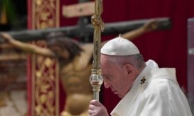 El papa Francisco encabez la misa del Jueves Santo pese a sus problemas de salud