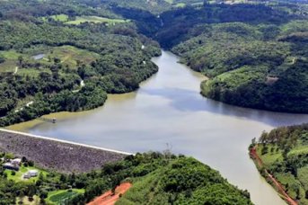 Alerta por una represa que está al límite y podría romperse en Brasil