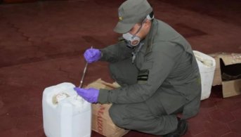 Circulación prohibida: incautaron en Corrientes 240 litros de una costosa sustancia