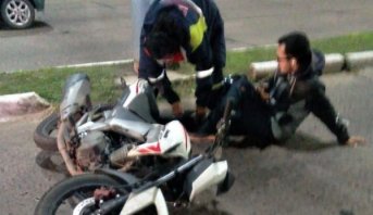 Corrientes: cruzó en rojo en plena avenida y chocó contra una moto de la Policía