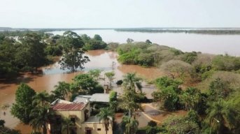 Río Uruguay: evacuados en Santo Tomé y alerta en puertos del sur